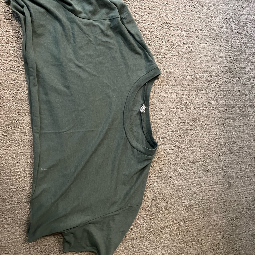Alo yoga cropped green tee shirt short sleeve